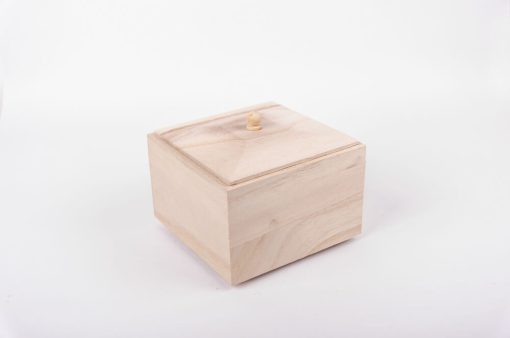 Drevená krabička s nožičkami štvorcová